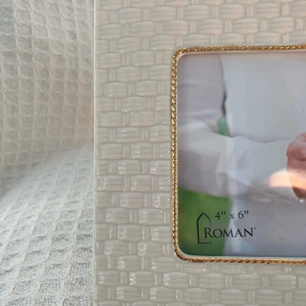 Roman Inc. Irish Heritage Porcelain Basketweave Design Frame With Shamrocks NWOT